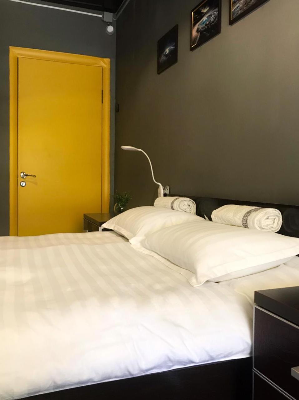 Yellow Park Hostel Koktobe エクステリア 写真